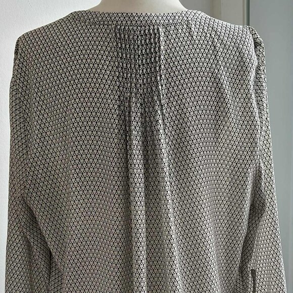 NYDJ Ivory & Black Recycled-Poly Geometric Pintuck Blouse Oversized Fit – US L - Picture 5 of 12